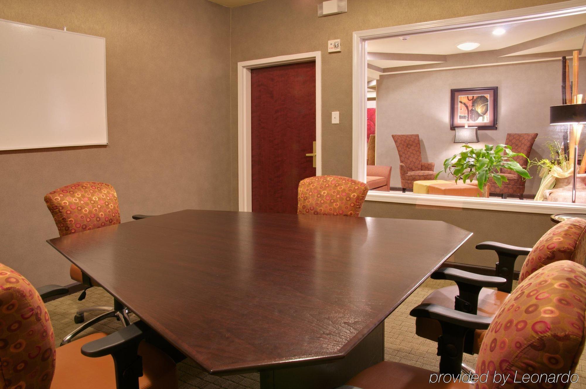 Holiday Inn Express & Suites Alexandria, An Ihg Hotel Ανέσεις φωτογραφία